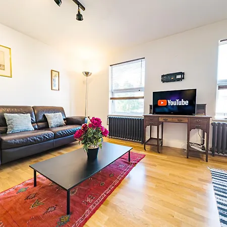 Spacious 2 Bedroom Apartment In Hackney